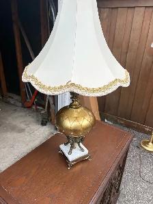 Free delivery used antique Vintage Gold and White Table Lamp - Photo 2
