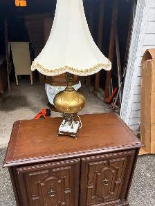 Free delivery used antique Vintage Gold and White Table Lamp - Photo 3
