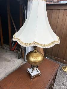 Free delivery used antique Vintage Gold and White Table Lamp - Photo 5