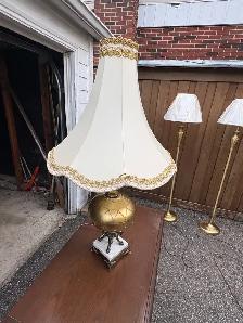 Free delivery used antique Vintage Gold and White Table Lamp - Photo 6
