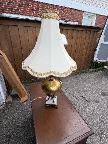 Free delivery used antique Vintage Gold and White Table Lamp - Photo 7