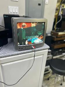 Toshiba 13A24 13" CRT Television (2004) - No Remote