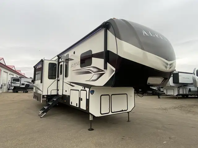 2023 ALPINE 3912 DS TWO FULL SUITES. TWO BATHROOMS.