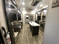 2023 ALPINE 3912 DS TWO FULL SUITES. TWO BATHROOMS. - Photo 5