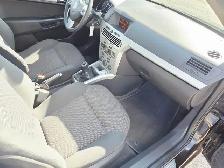 2009 Saturn Astra Manual Low KM One Owner Vehicle Heated Seats - Photo 11