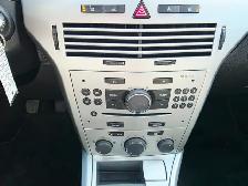 2009 Saturn Astra Manual Low KM One Owner Vehicle Heated Seats - Photo 13