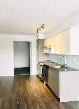 YORKDALE CONDO: 2 BEDS 2 BATHS CONDO W/ PARKING INCLUDED - Photo 4