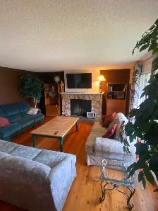 Large master bedroom, private bathroom, Apple Bowl - Photo 13