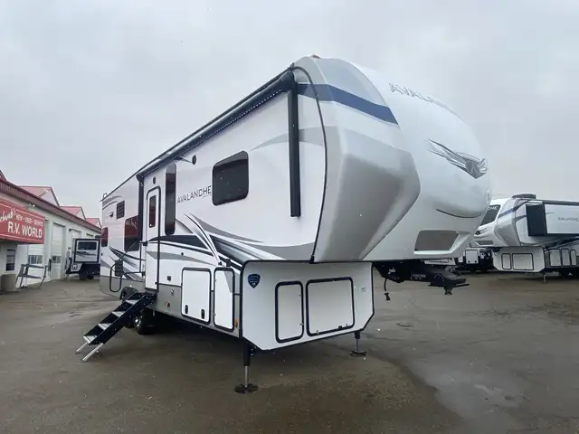 2023 AVALANCHE 295 RKS