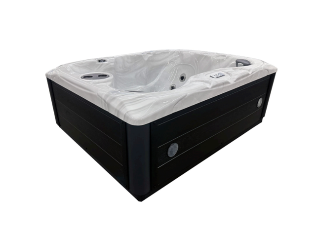 Brand New Hot Tub  SÖKE Blowout Sale – As Low As $8,700