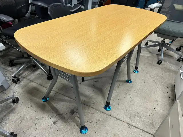 Knoll Straight Desk for Sale - Ufficio Furniture - Call Us Now!