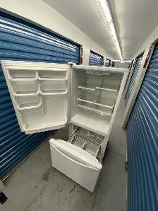 LIKE NEW WHIRLPOOL FRIDGE - Photo 6