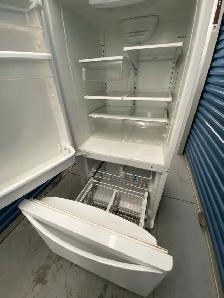 LIKE NEW WHIRLPOOL FRIDGE - Photo 7