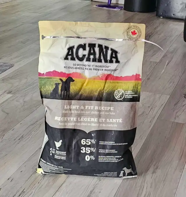 dog food Acana light and fit