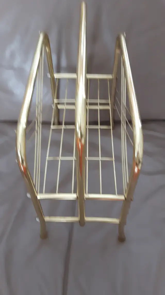 GRAND SUPPORT RANGEMENT EN MÉTAL DE 7'LARx13'LONx15'HAU: $15.00
