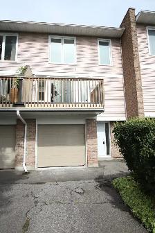 Wonderful 3 Bdm/1.5 Bth Townhome, Woodroffe/Medhurst, Sept/Oct - Photo 3