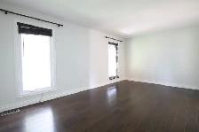 Wonderful 3 Bdm/1.5 Bth Townhome, Woodroffe/Medhurst, Sept/Oct - Photo 17
