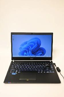 Acer travelmate p645 series 14' w11 1TB 12gb Ram i5 USED working
