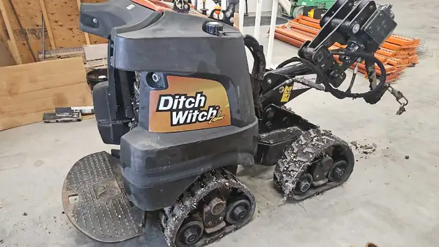 2017 Ditch Witch R300 Zahn Cable Plow