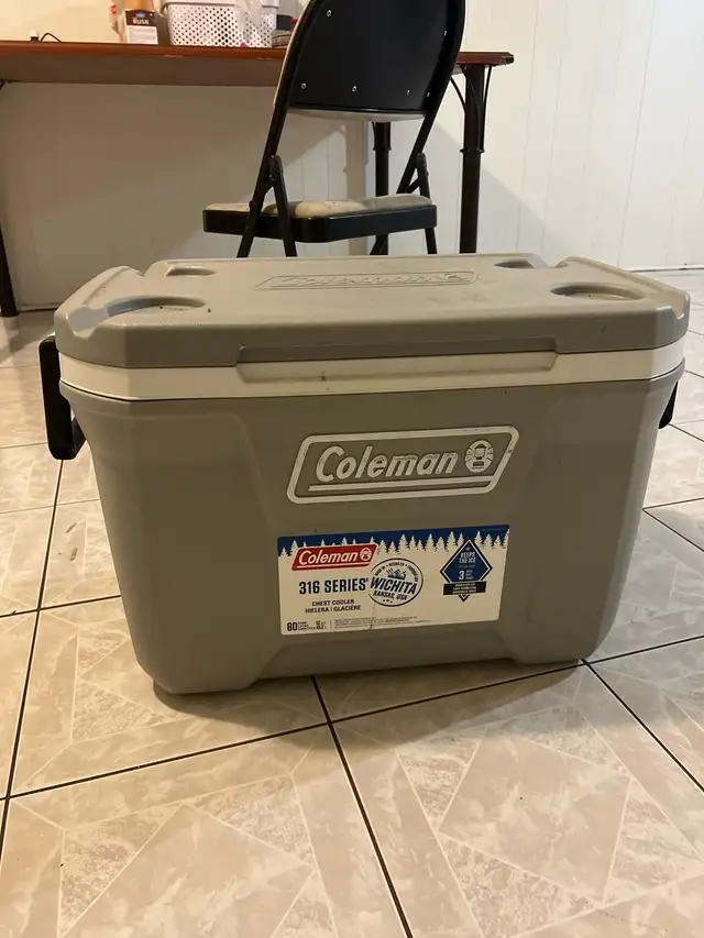 Ice Cooler / Camping Cooler