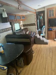 2015 Bullet Ultra Light 31’ Trailer for sale - Photo 5