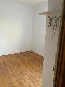 URGENT!! Beau et tranquille 1 1/2 sur le Plateau Mont-Royal!! - Photo 2