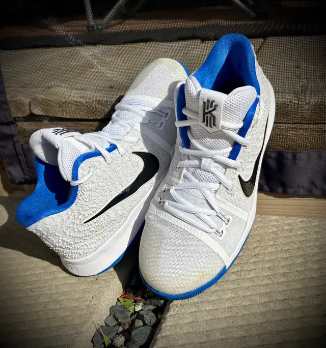 Nike Kyrie 3 Basketball Shoes