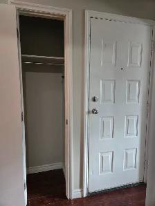 SPACIOUS – RENOVATED – PET FRIENDLY - Photo 6