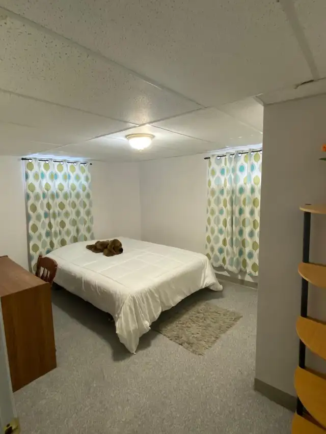 Room for Female near Century Park immediately $600