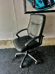 office chair - Photo 2