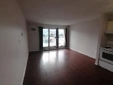 SPACIOUS – RENOVATED – PET FRIENDLY - Photo 3
