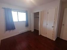 SPACIOUS – RENOVATED – PET FRIENDLY - Photo 9