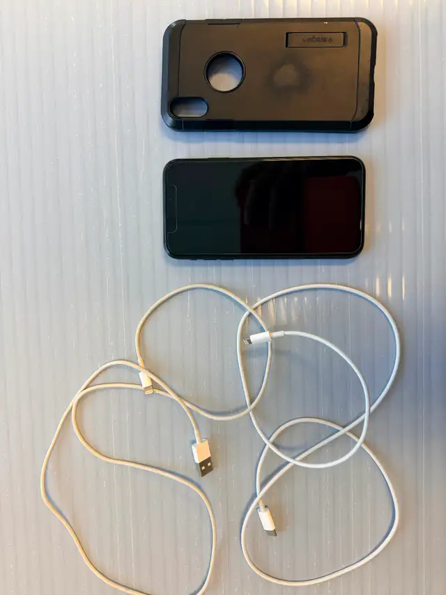 Phone XR 64 GB (with case and 2 charging cables)