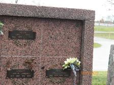 Cemetery Niche - Photo 3
