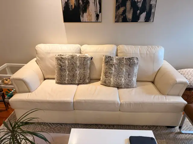 3 seater sofa $75