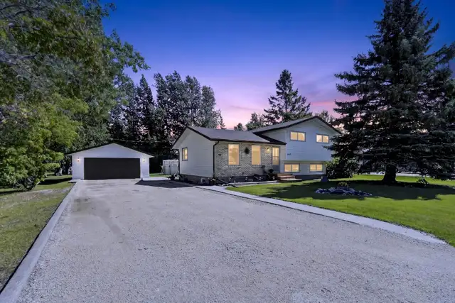 Beautiful Remodeled Oakbank Home