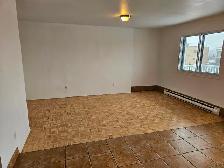 Grand 5 1/2 renové à louer / Large renovated 3-bedroom apartment - Photo 4