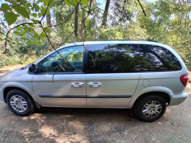 2006 Dodge Caravan SE with 83,000 km