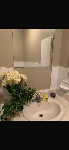 Private spacious bedroom - Photo 5