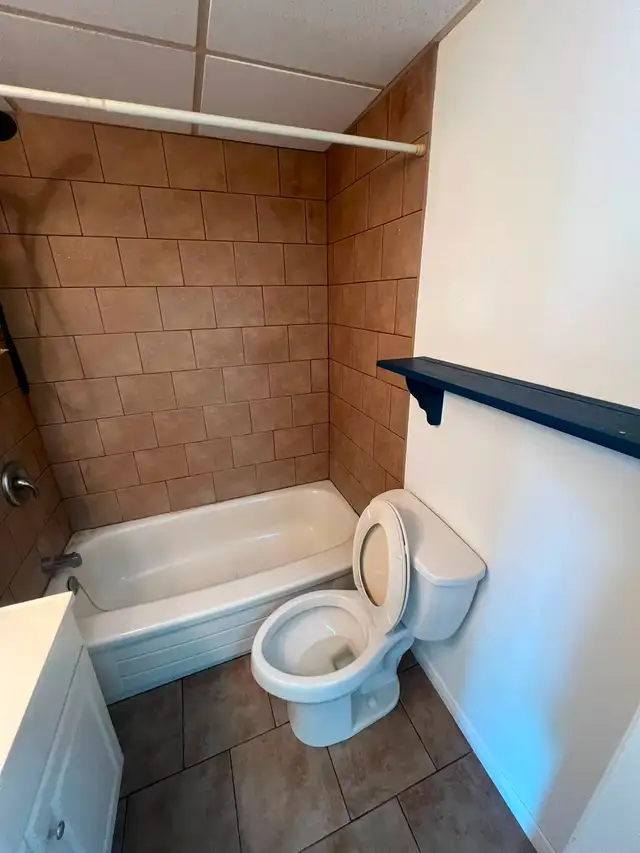 Spacious and cozy 2-bedroom main-floor home available for rent n