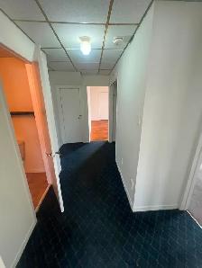 Spacious and cozy 2-bedroom main-floor home available for rent n - Photo 8