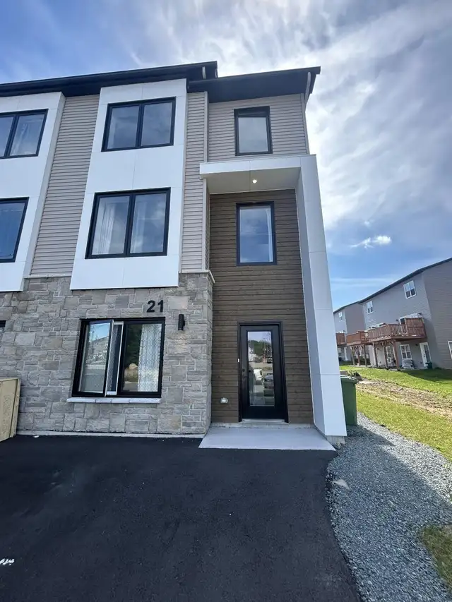 26-091 Lovely townhouse in Governors Brook