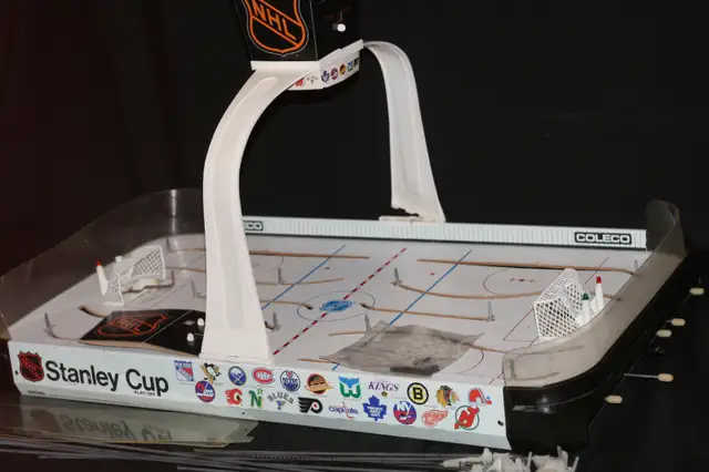 1980'S COLECO STANLEY CUP PLAYOFFS TABLE HOCKEY GAME WITH EXTRAS