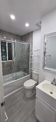 Duplex - Upper Unit 3 Bedroom, 2 bathrooms, 2 parking & Laundry - Photo 10