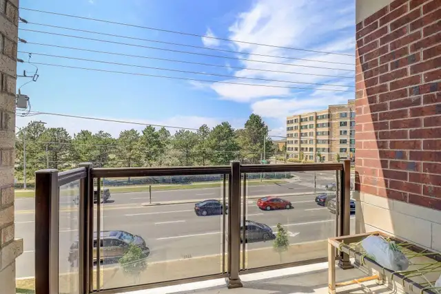 Markham One Bed Room Plus Den available for Rent::: From October