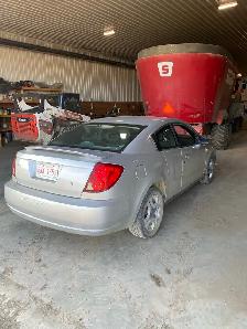 2004 Saturn Ion - Photo 2