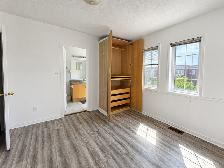 Student Room Rental with PRIVATE BATHROOM at York University - Photo 6