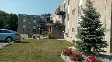 Spacious 2 Bedroom in Riverside – Clean, Quiet Building - Photo 2
