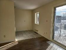 Spacious 2 Bedroom in Riverside – Clean, Quiet Building - Photo 4