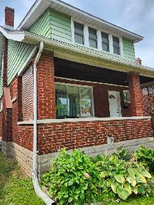 5-Minute walk to campus, furnished, clean rooms on Rankin - Photo 8